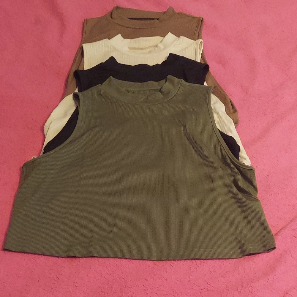 SHEIN Green and Cream Sleeveless Crop Tank Top